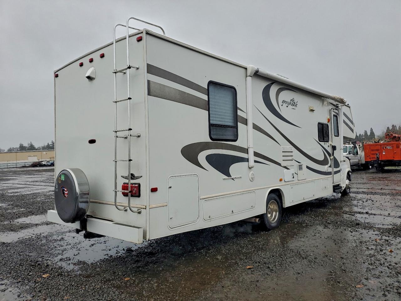 Ford Econoline E450 Super Duty Cutaway Van Image 10