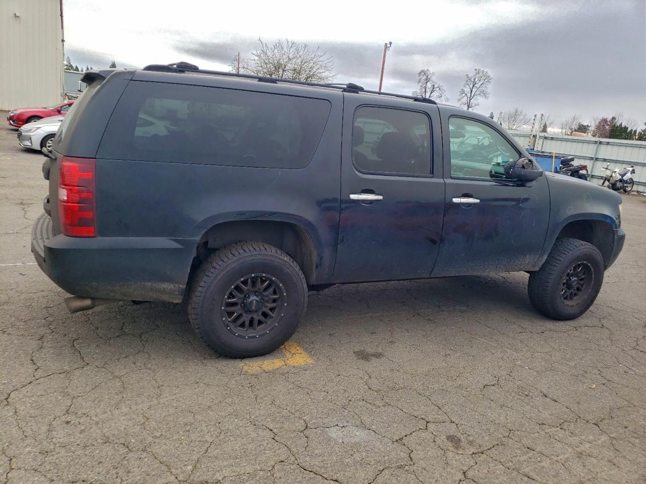 Chevrolet Suburban K1500 Image 2