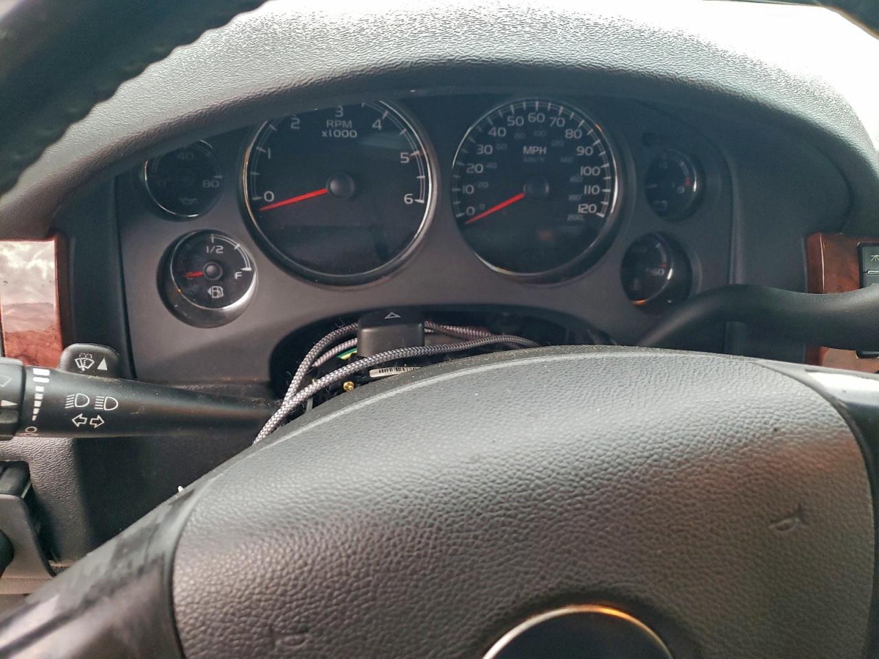 Chevrolet Suburban K1500 Image 7