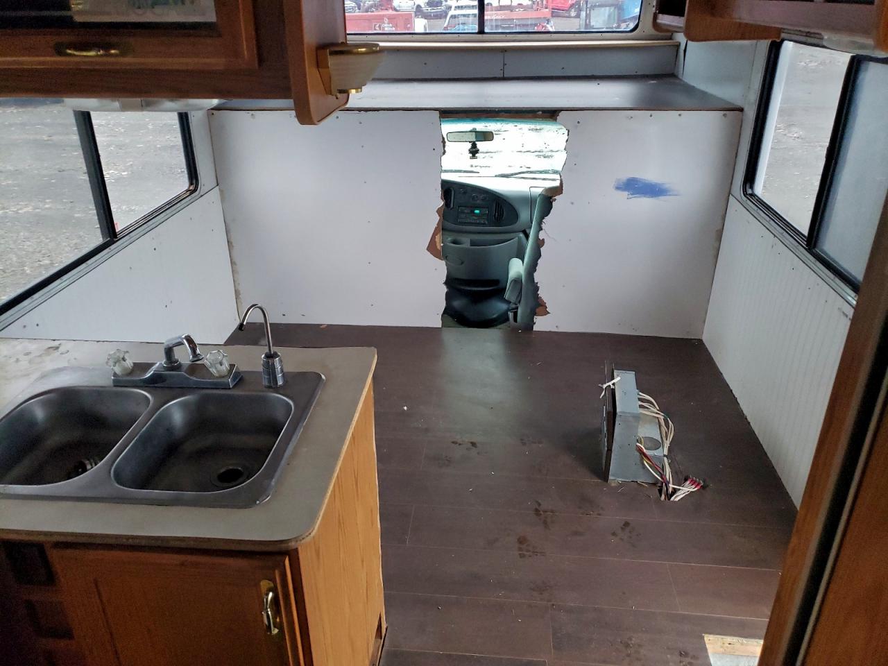 Ford Econoline E450 Super Duty Cutaway Van Rv Image 7