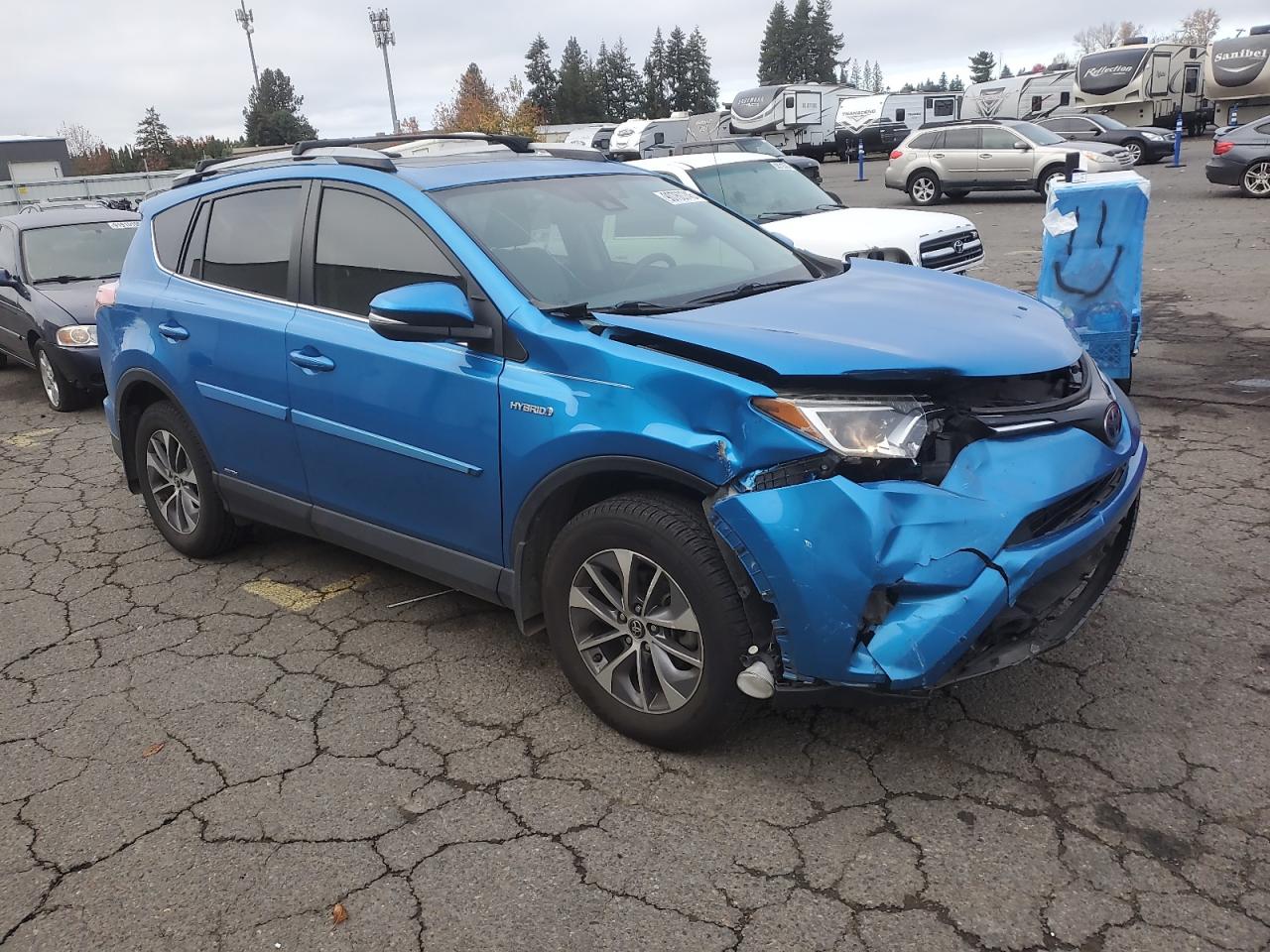 Toyota RAV4 Le Image 3