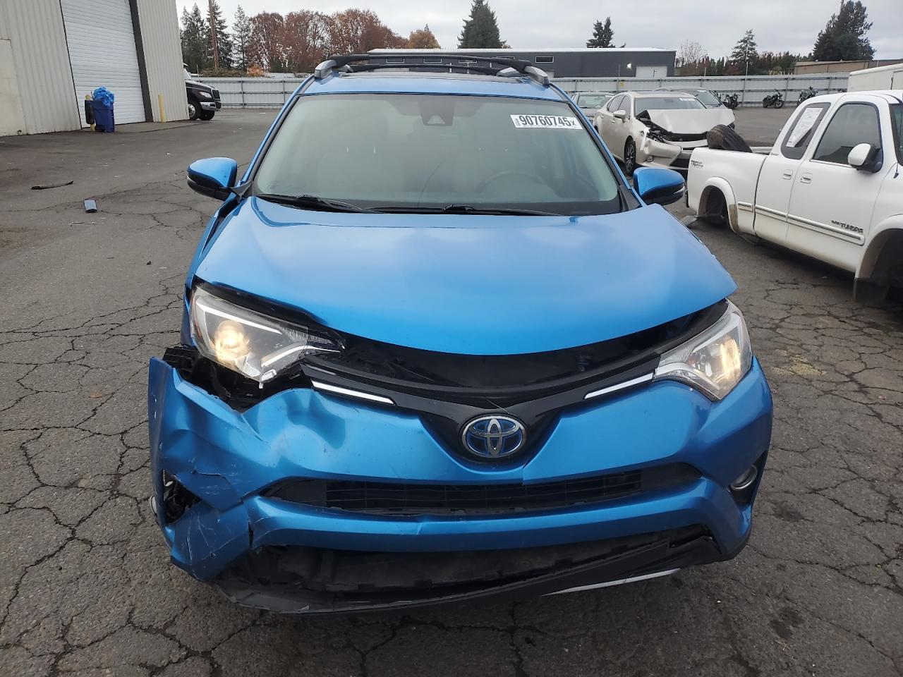 Toyota RAV4 Le Image 2