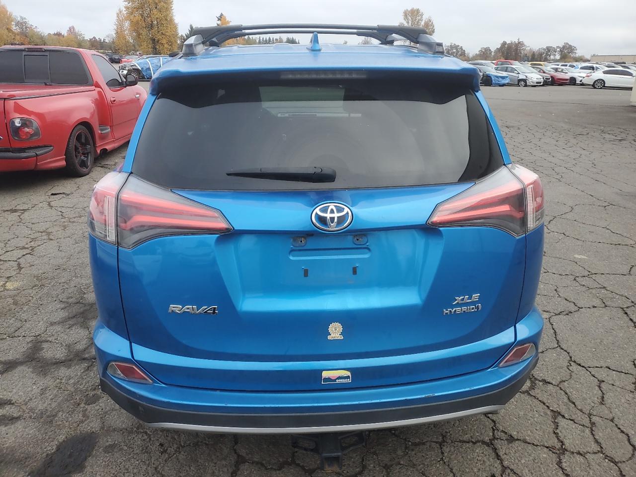 Toyota RAV4 Le Image 6