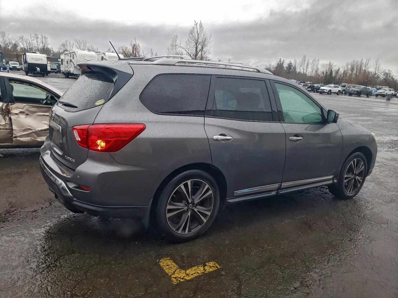 Nissan Pathfinder S Image 2