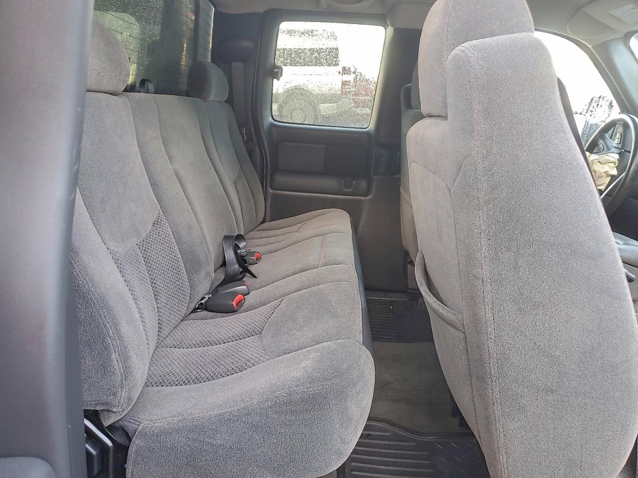 Chevrolet Silverado C1500 Image 10