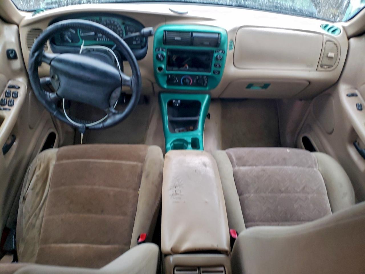 Ford Explorer Xlt Image 7