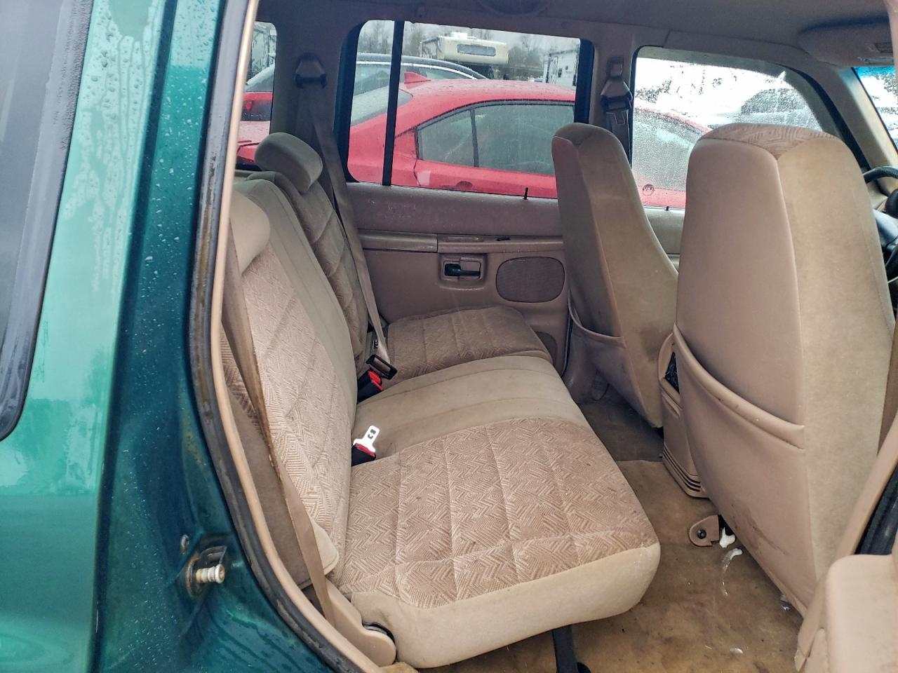 Ford Explorer Xlt Image 6