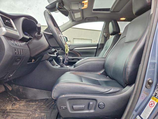 Toyota Highlander Se Image 8