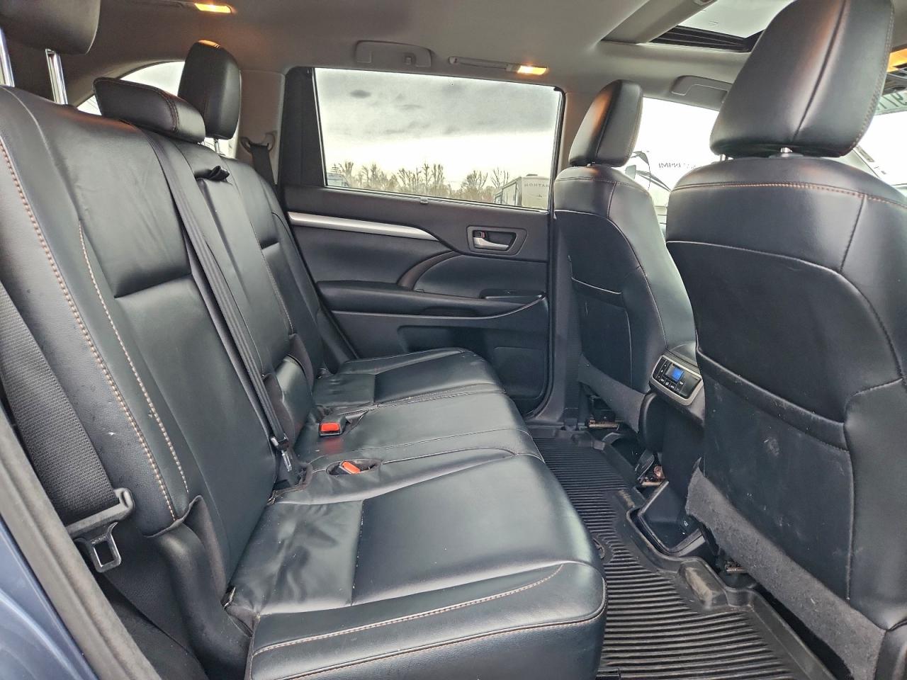 Toyota Highlander Se Image 11