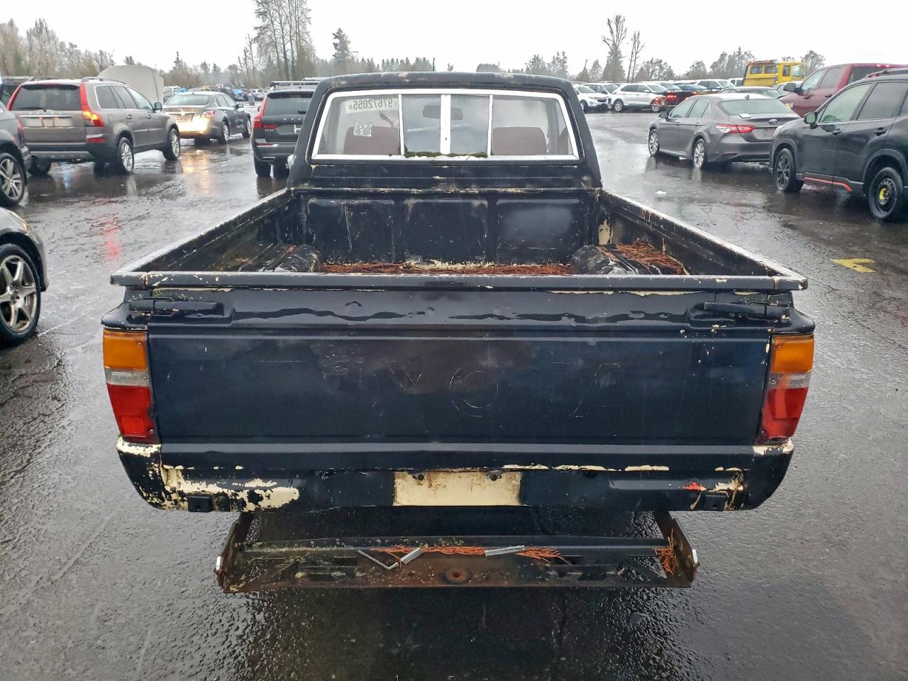 Toyota Pickup 1/2 Ton Rn50 Image 4