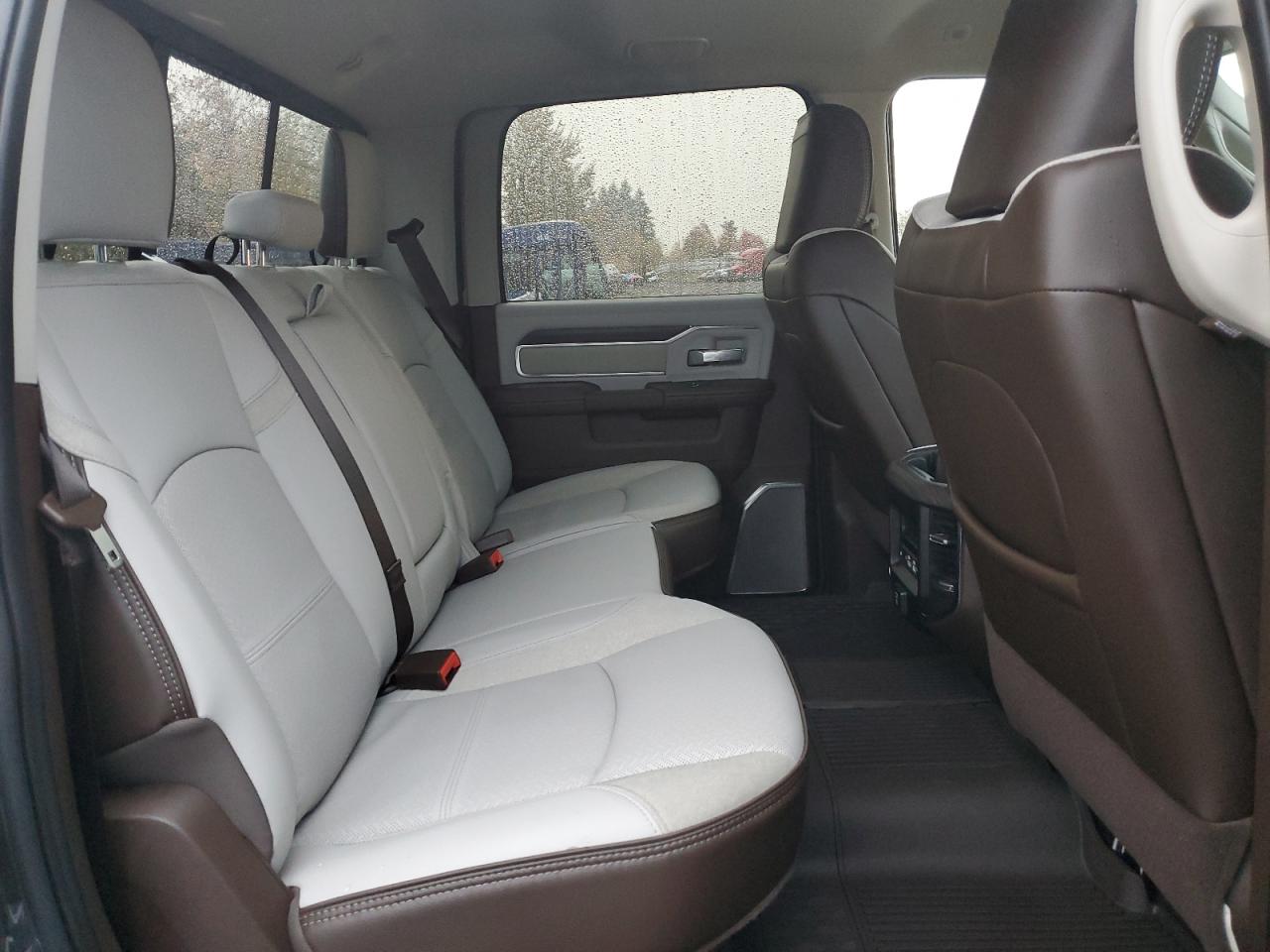 Ram 3500 Laramie Image 7