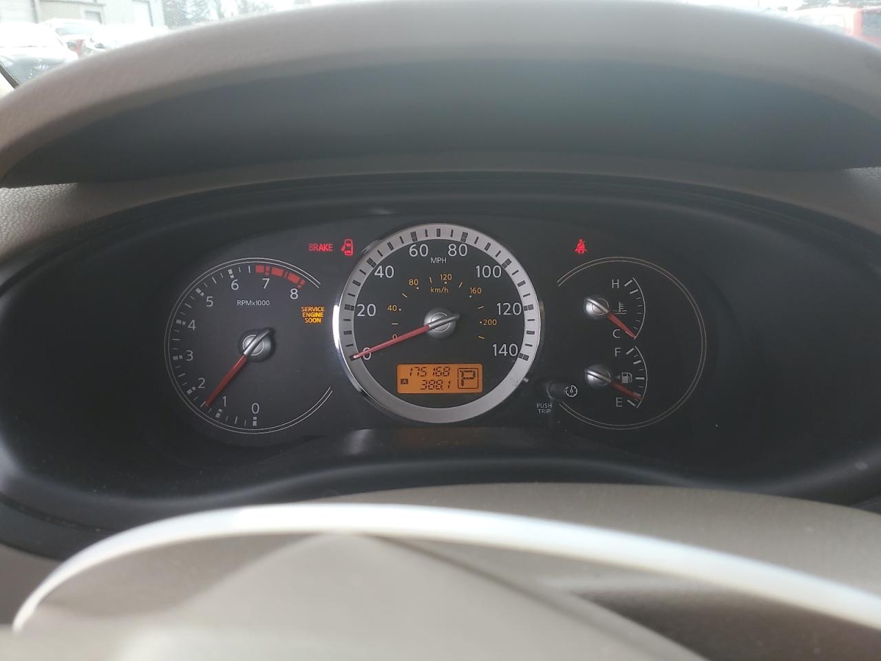 Nissan Quest S Image 6