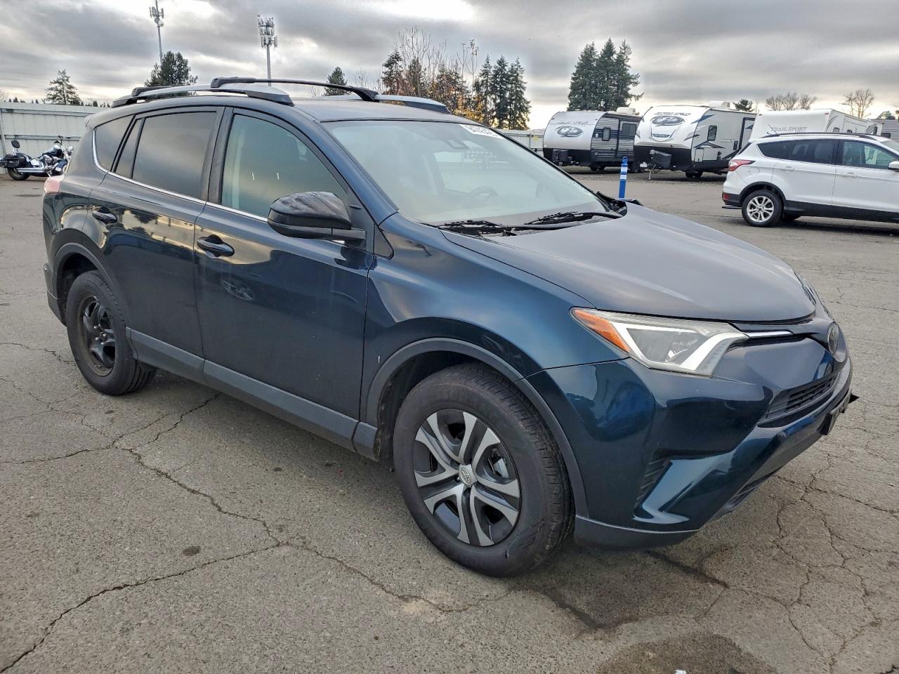 Toyota RAV4 Le Image 5