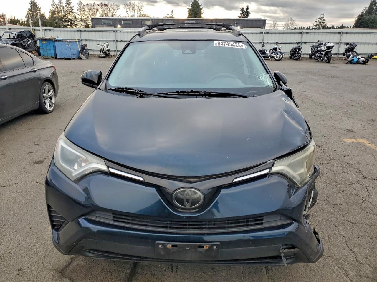 Toyota RAV4 Le Image 12