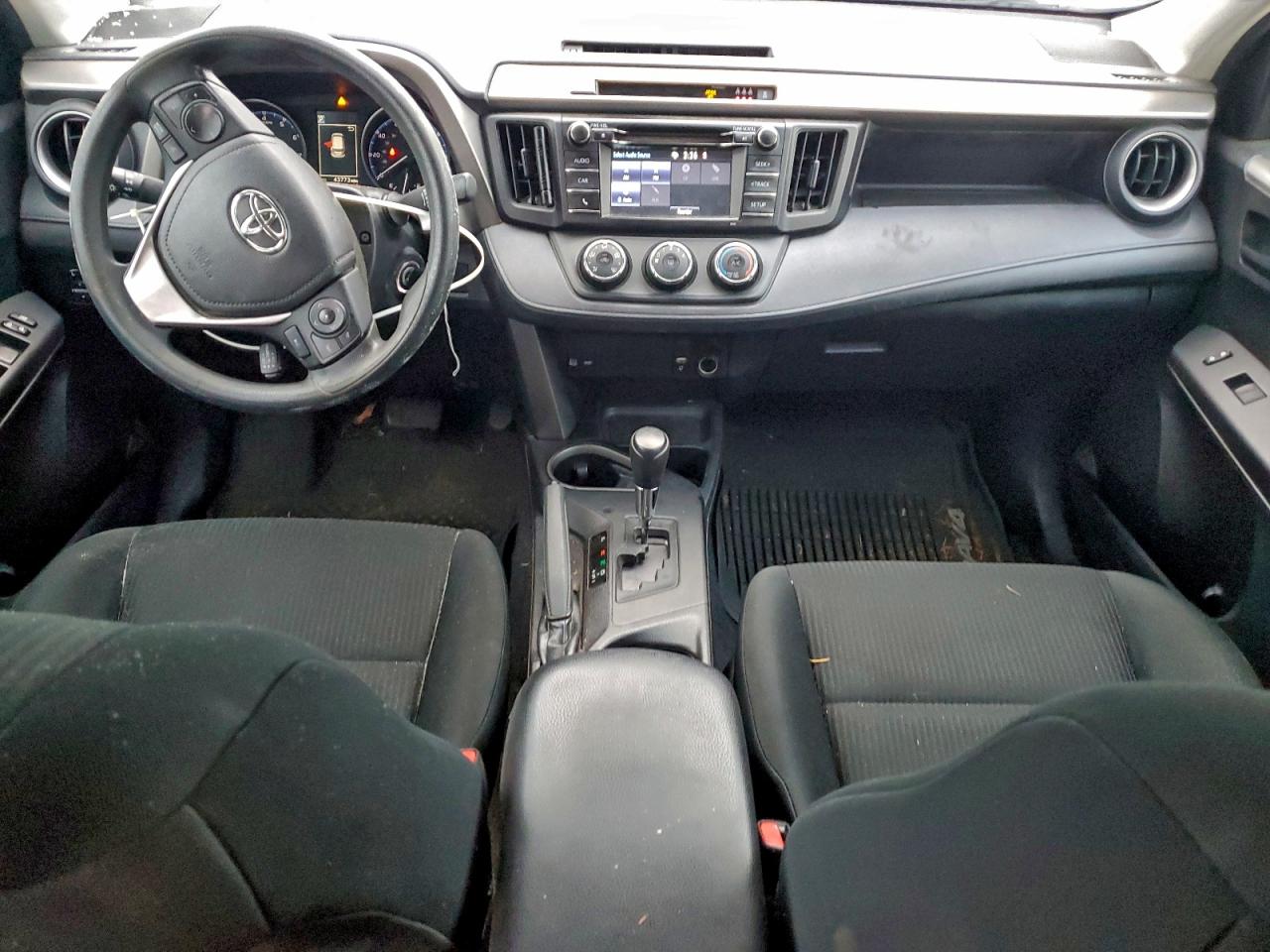 Toyota RAV4 Le Image 9