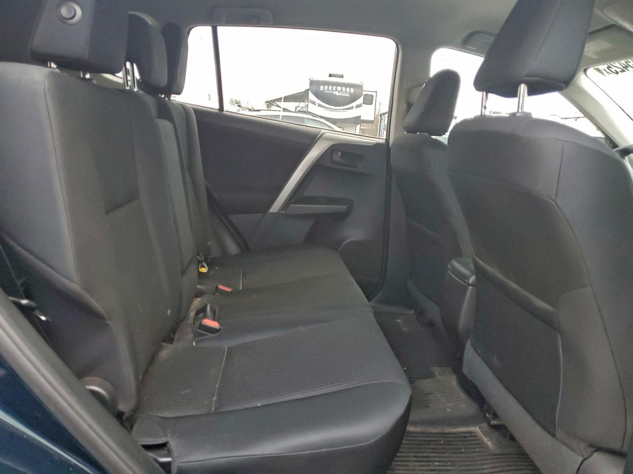 Toyota RAV4 Le Image 6