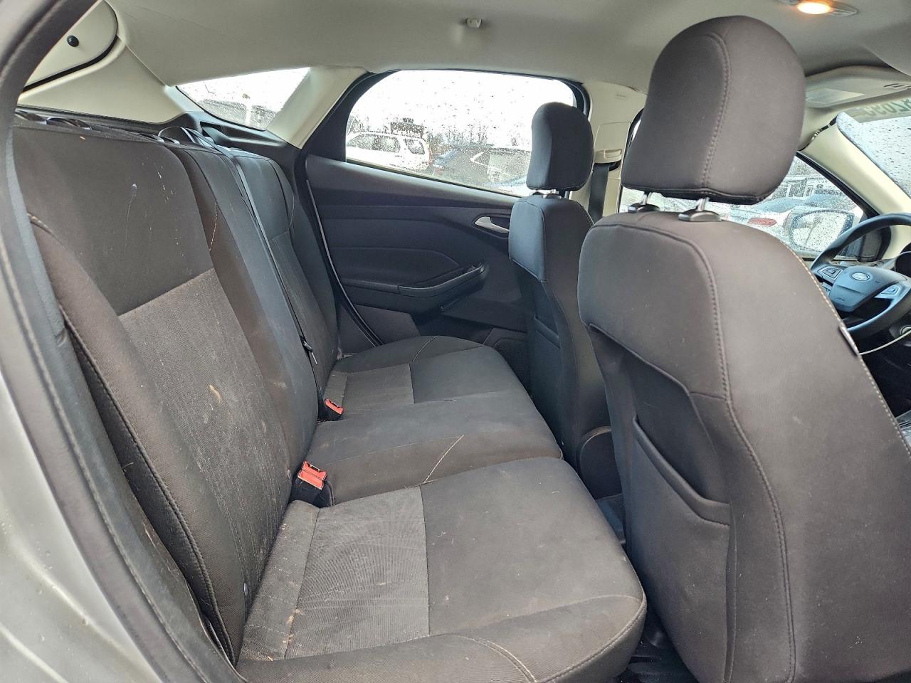 Ford Focus Se Image 8