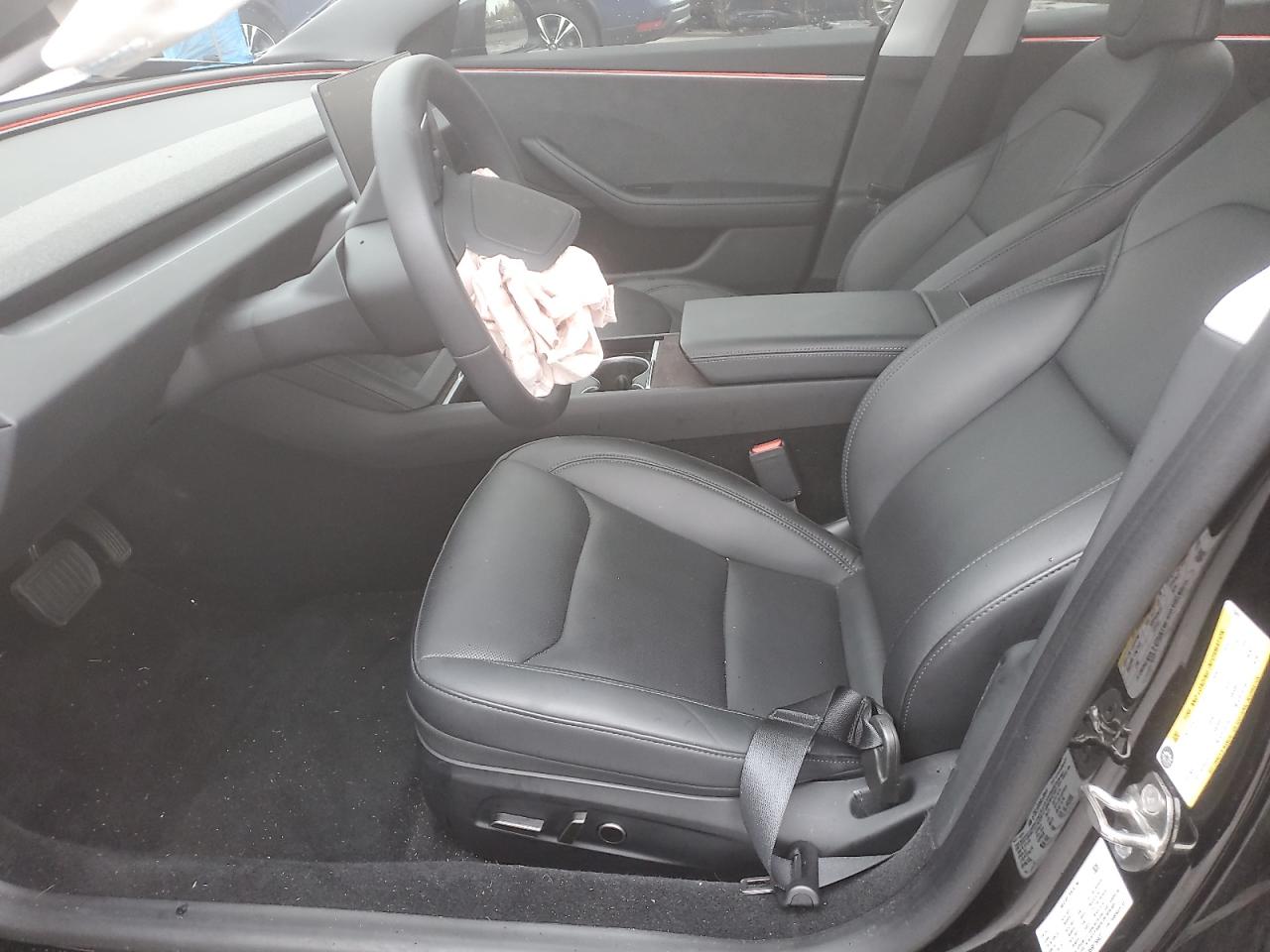 Tesla Model 3 Image 4