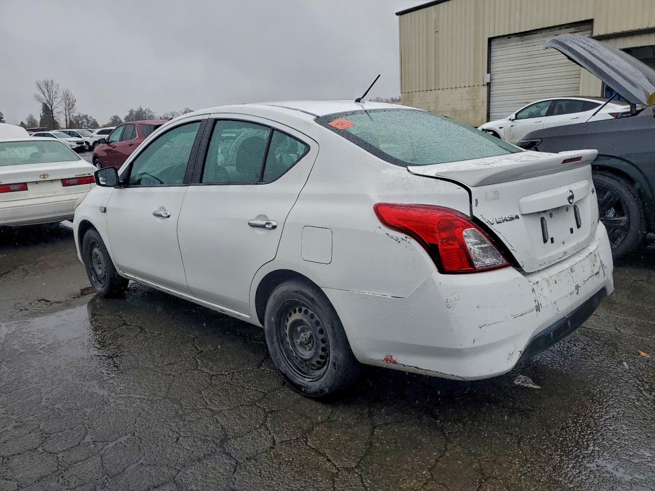 Nissan Versa S Image 2