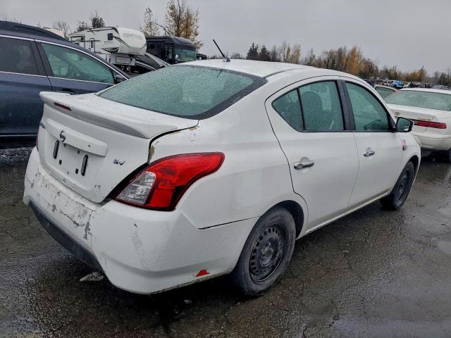 Nissan Versa S Image 5