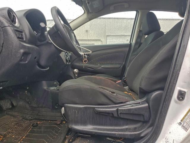 Nissan Versa S Image 3