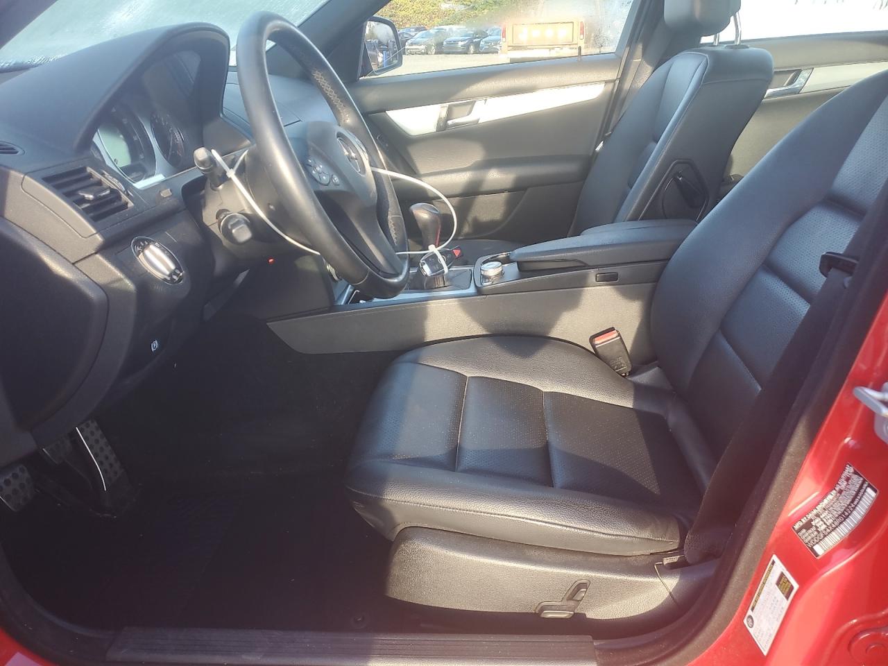 Mercedes-Benz C-Class 300 Image 9