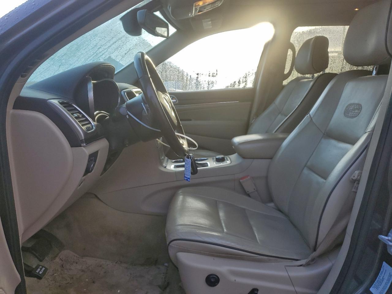 Jeep Grand Cherokee Overland Image 2