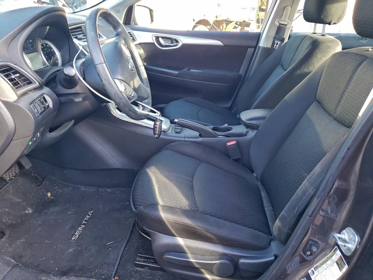 Nissan Sentra S Image 4