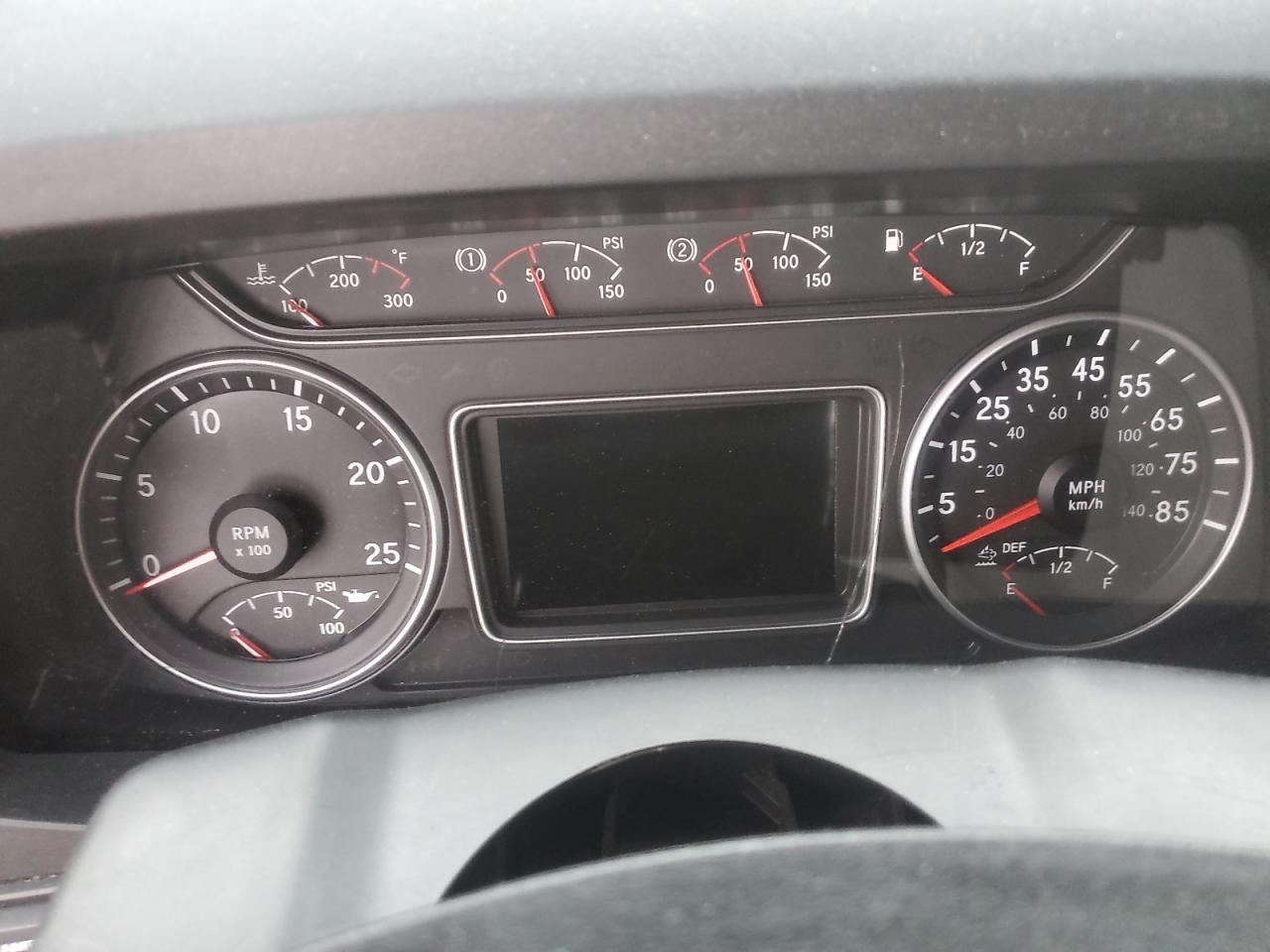 International Lt625 Image 10