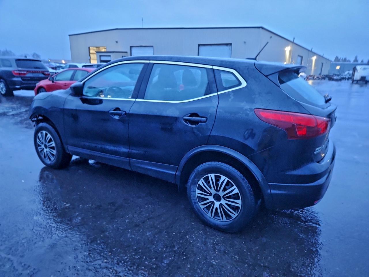 Nissan Rogue S Image 3