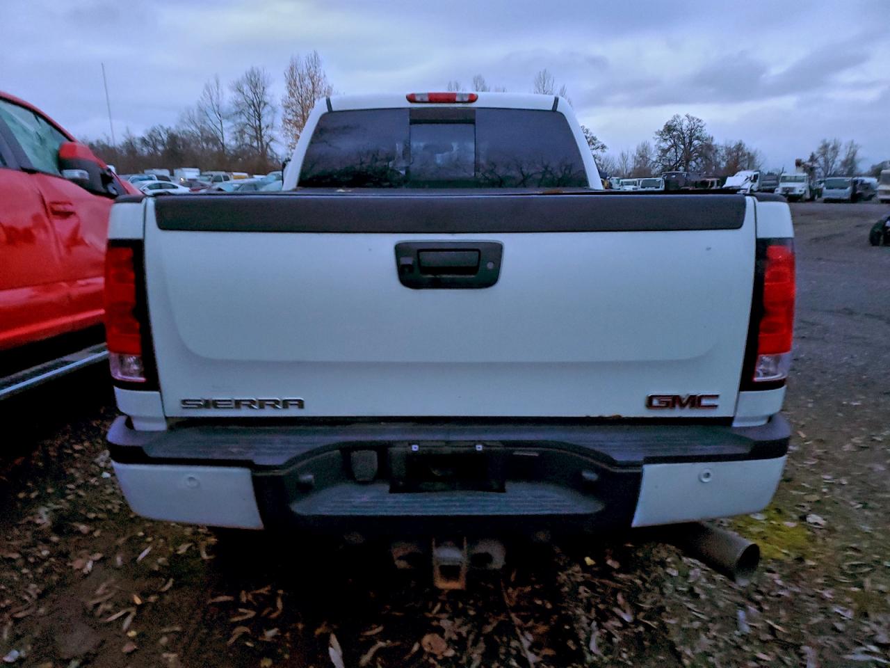 GMC Sierra K3500 Denali Image 5