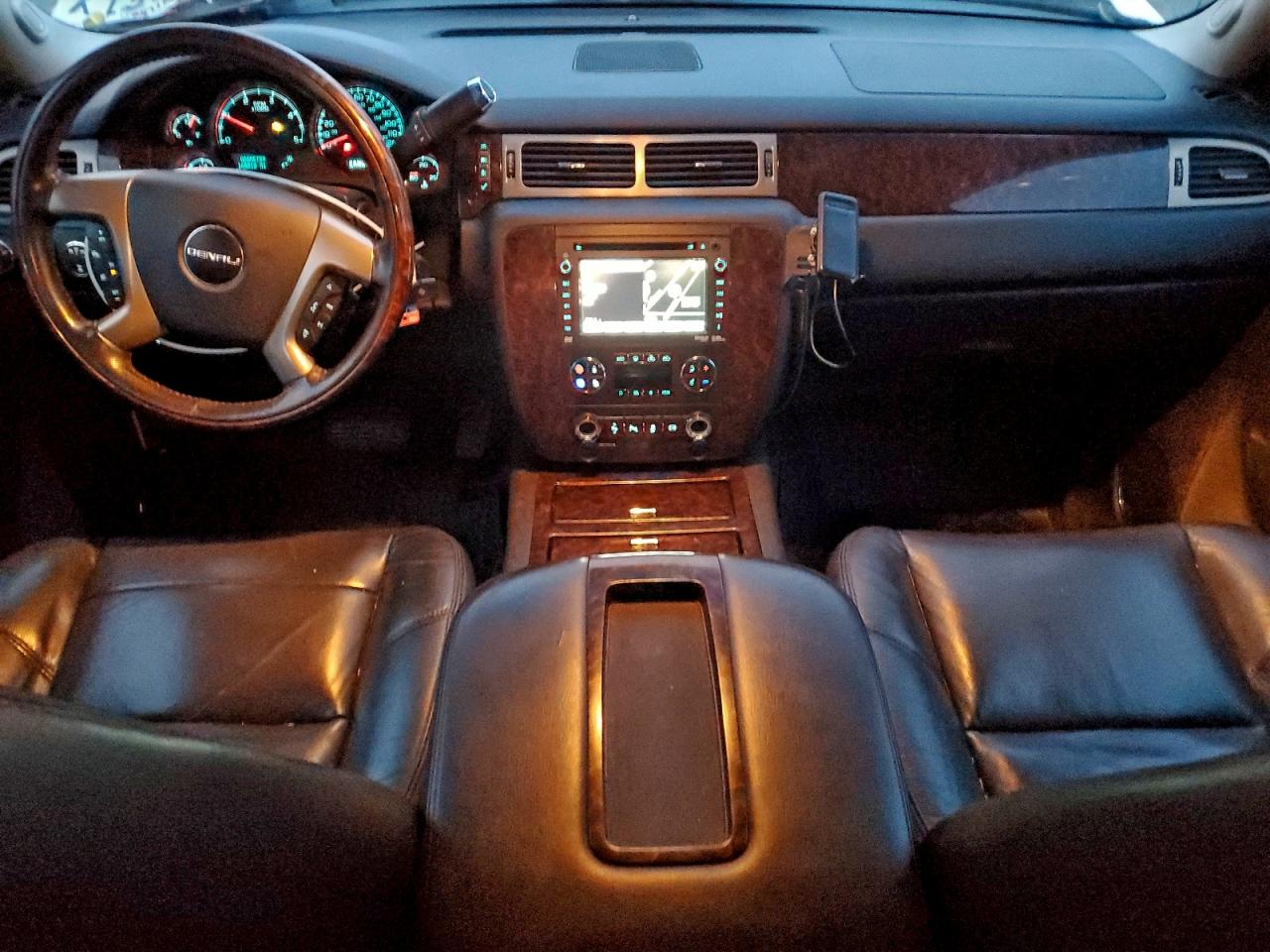 GMC Sierra K3500 Denali Image 9