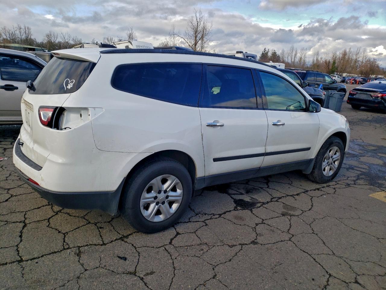 Chevrolet Traverse Ls Image 2
