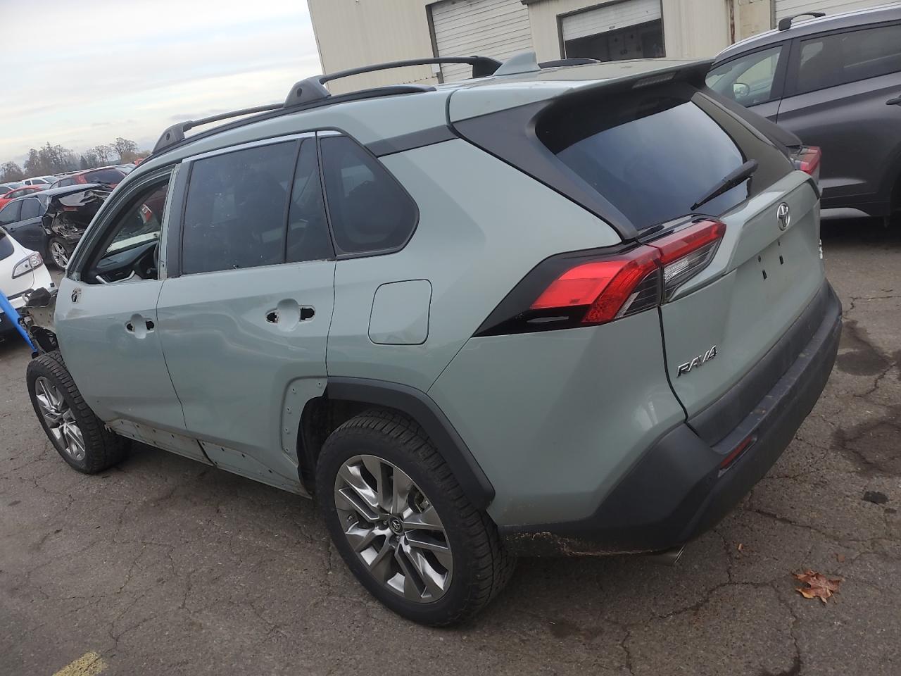 Toyota RAV4 Xle Premium Image 8