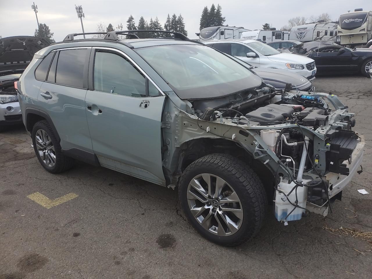 Toyota RAV4 Xle Premium Image 6