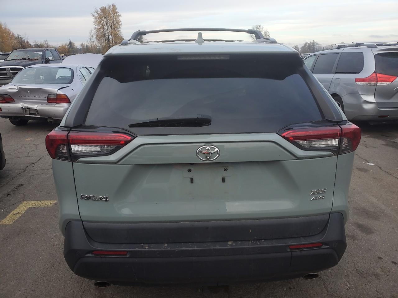 Toyota RAV4 Xle Premium Image 9