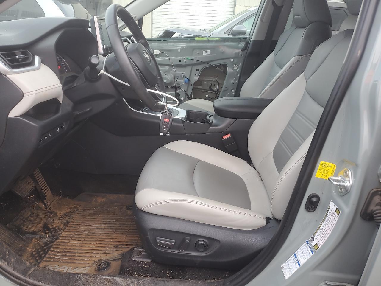 Toyota RAV4 Xle Premium Image 5