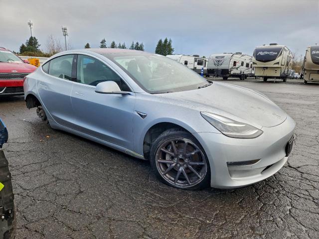 Tesla Model 3 Image 4