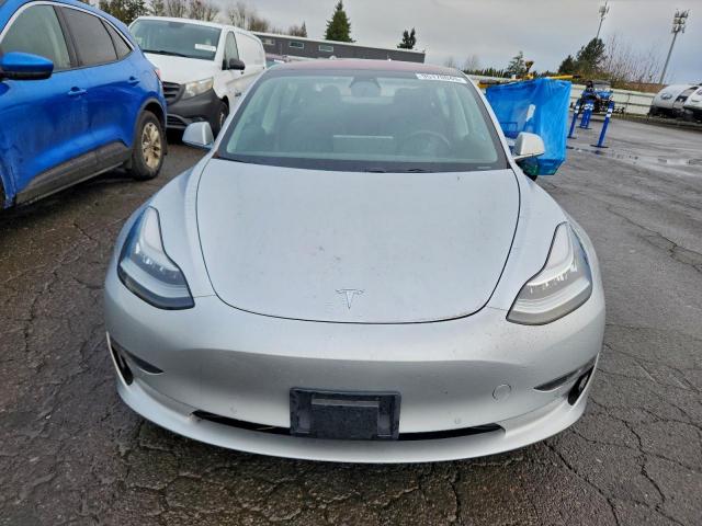 Tesla Model 3 Image 11