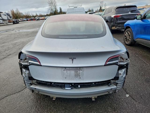 Tesla Model 3 Image 5