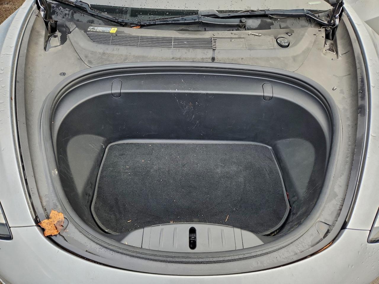 Tesla Model 3 Image 9