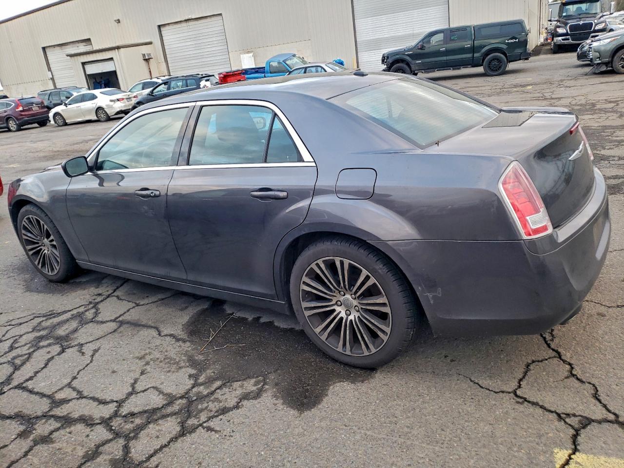 Chrysler 300 S Image 4