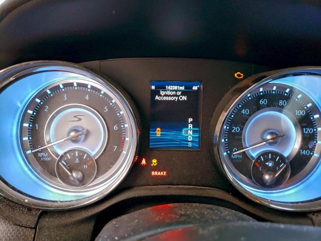 Chrysler 300 S Image 8