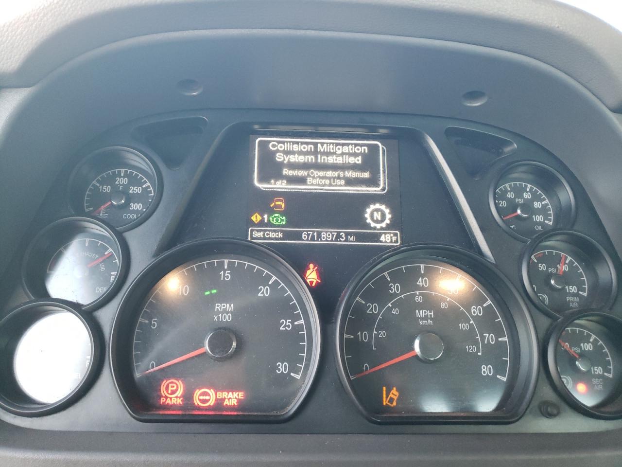 Peterbilt 579 Image 5