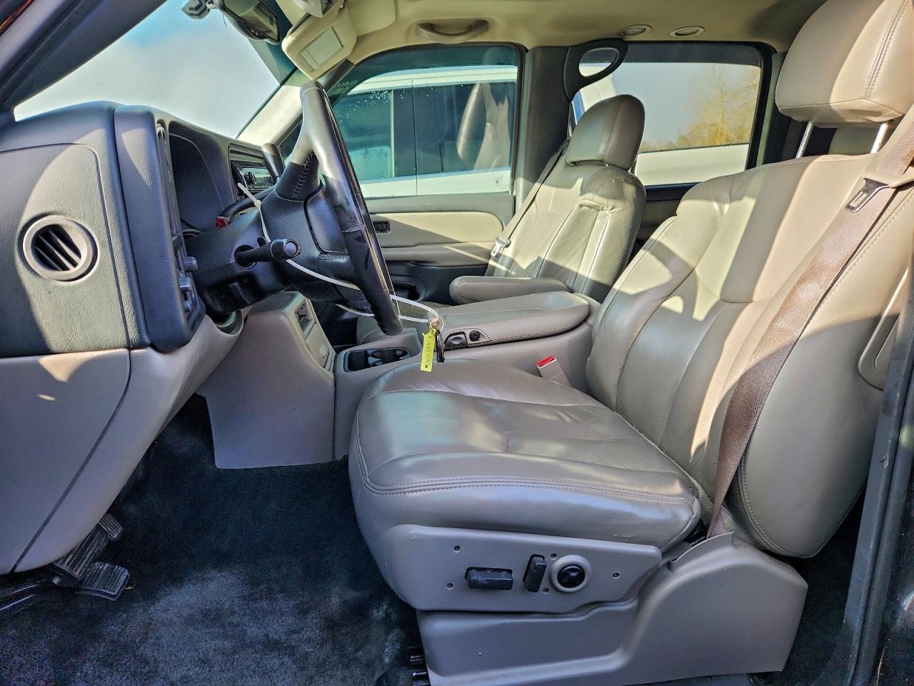 Chevrolet Suburban K1500 Image 5