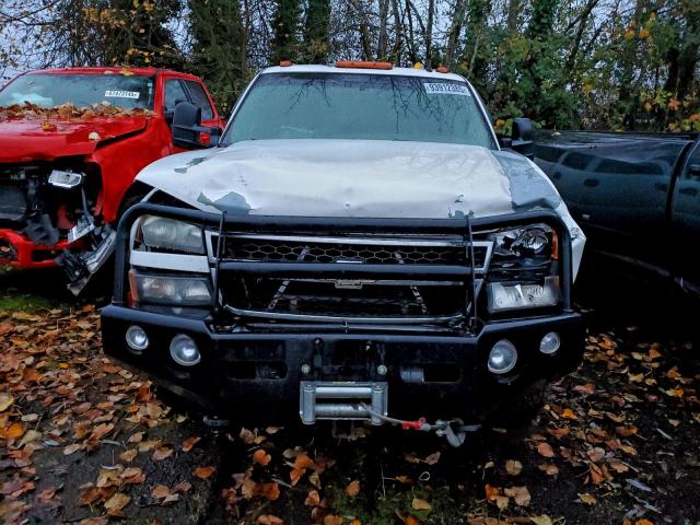 Chevrolet Silverado K3500 Image 8