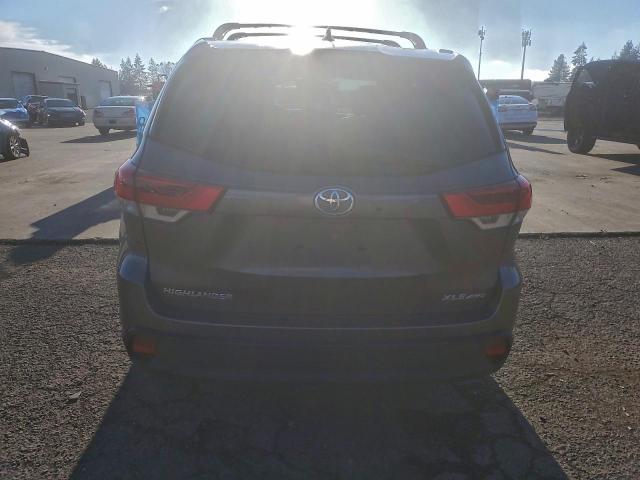 Toyota Highlander Se Image 6