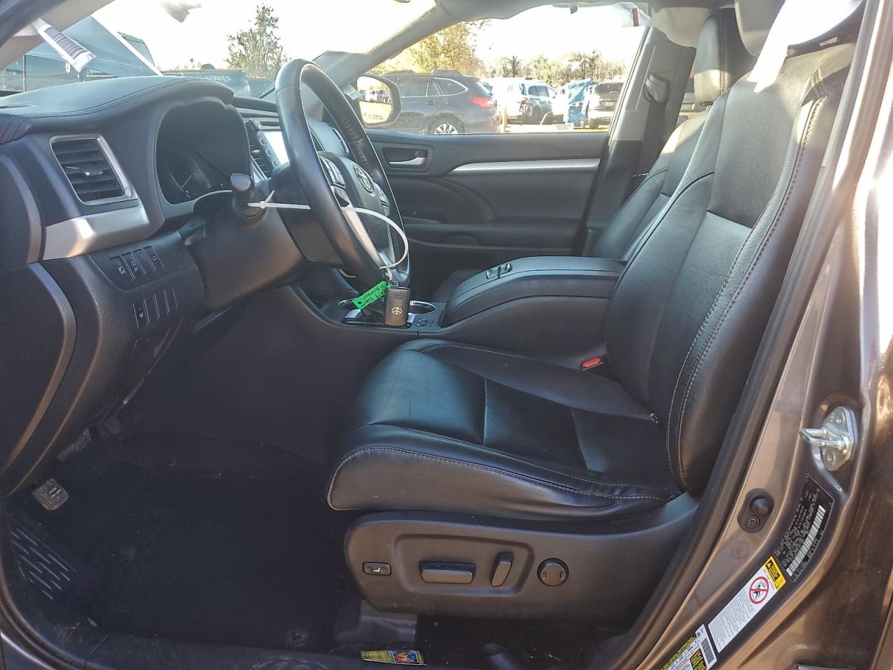 Toyota Highlander Se Image 5