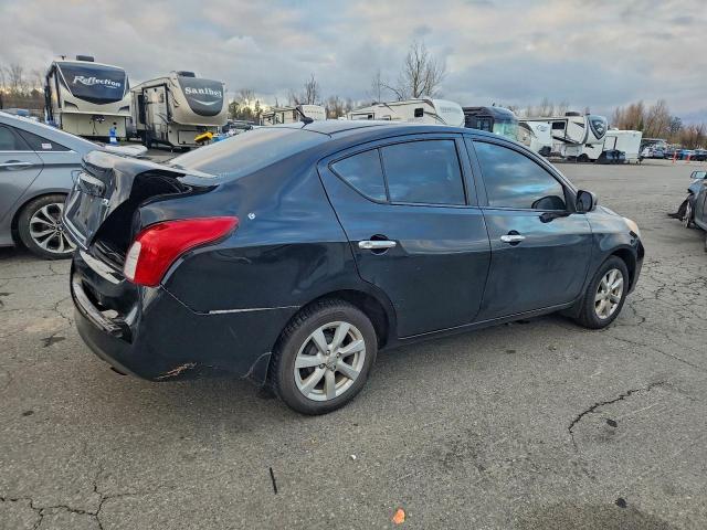 Nissan Versa S Image 3