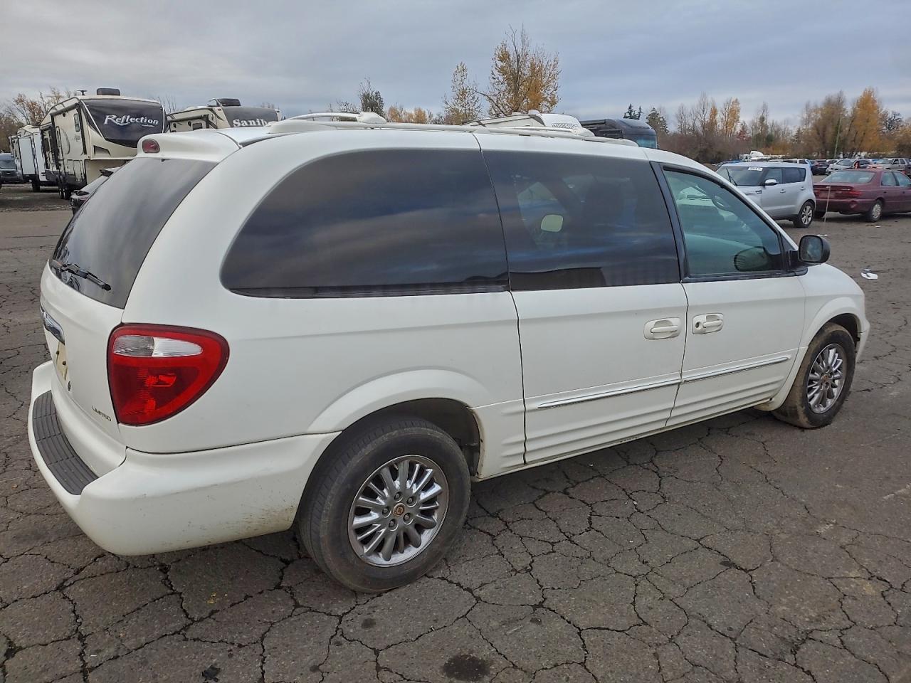 Chrysler Minivan Limited Image 8